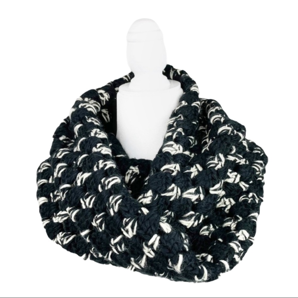 Anthropologie Floreat Handknit Infinity Scarf